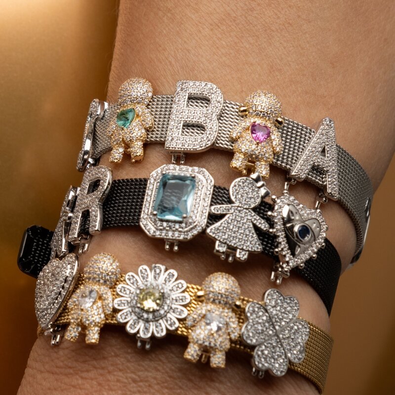 Pingente Menina Cravejada 18mm