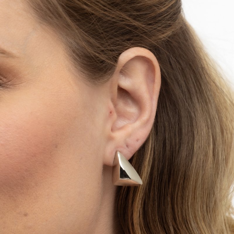Brinco Triângulo 22mm Abaulado