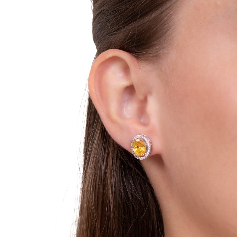 Brinco Oval 12mm Cravejado